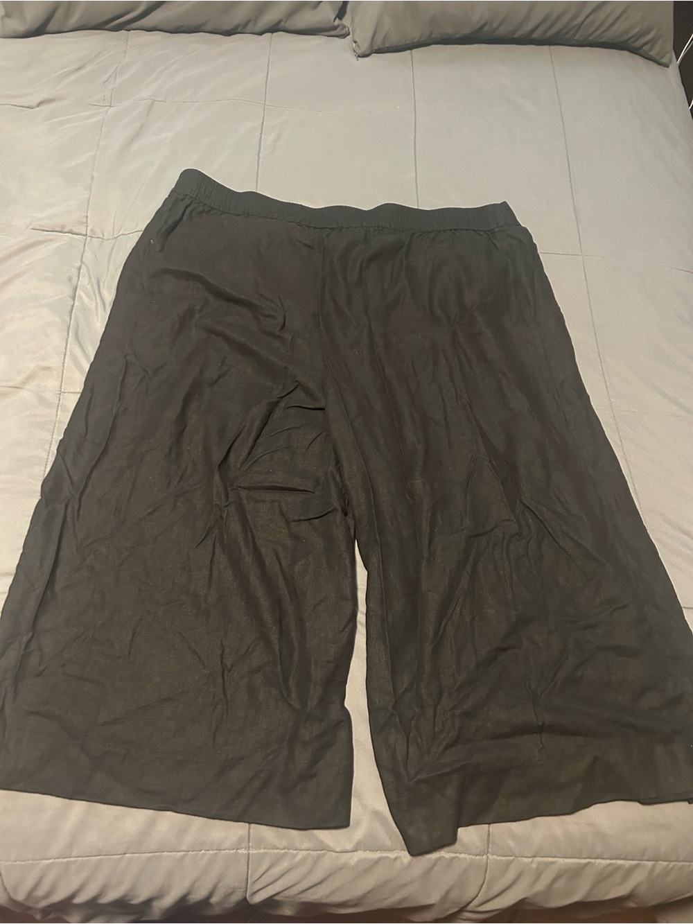 Black Wide-Leg Women's Bermudas with Elastic Waist